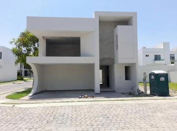 1 · Casa en Venta en Puebla Lomas de Angelópolis Parque Queretaro Esquina Casa Club con Alberca