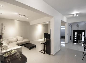 Casa · 275m² · 3 Recámaras · 2 Estacionamientos · Casa en Renta en Cumbres 4° Sector | Remodelada y de Una Planta