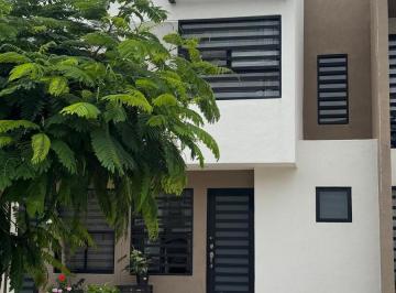 Casa · 79m² · 3 Recámaras · 1 Estacionamiento · Casa en Renta Sin Amueblar en Jardines de Versalles Zona Sur