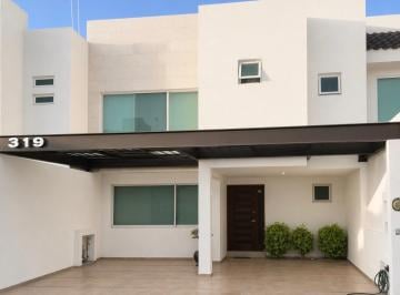 Casa · 150m² · 3 Recámaras · 2 Estacionamientos · Casa en Renta en Residencial Santa Fé