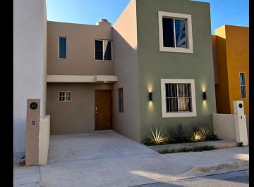 Casa de 3 habitaciones, Saltillo · Casa en Venta Lourdes Fraccionamiento Privado