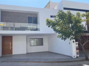 Casa de 3 habitaciones, León · Casa en Venta en Sierra Nogal con 3 Recamaras, 3 Baños y 2 Estacionamientos
