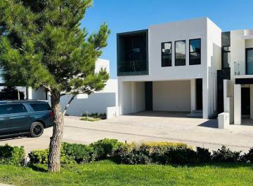 Casa · 180m² · 3 Recámaras · 2 Estacionamientos · Se Vende Casa en Altozano