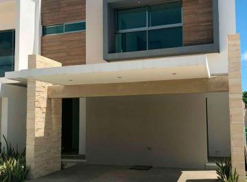 Casa · 153m² · 3 Recámaras · 2 Estacionamientos · Casa en Venta y Renta, 3 Recámaras con Baño, Piscina Residencial Aqua, Cancún.