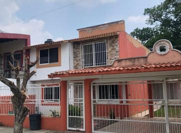 Casa · 179m² · 3 Recámaras · 2 Estacionamientos · Casa en Venta San Angel
