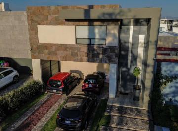 Casa en condominio · 400m² · 3 Recámaras · 4 Estacionamientos · Casa en Venta en Leon, Gto, Privada La Campigna de Gran Jardín