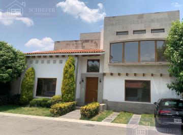 Casa en condominio · 370m² · 4 Recámaras · 2 Estacionamientos · Casa en Condominio en Carretera a Zacango, Fraccionamiento Loma Real Metepec