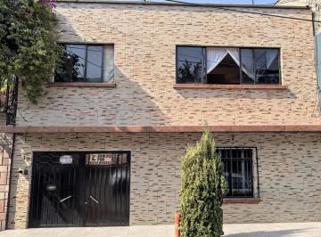 Casa · 198m² · 3 Estacionamientos · Casa en Venta en 15 de Agosto, Gustavo A. Madero - (4)