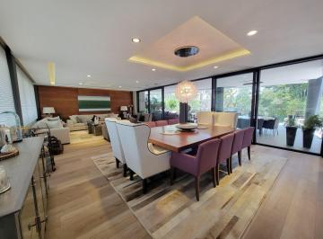 Casa · 2020m² · 4 Recámaras · 6 Estacionamientos · Espectacular Casa en Venta en Hacienda de Valle Escondido