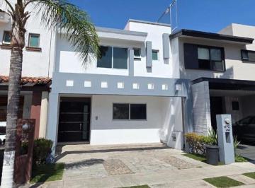 Casa en condominio de 3 habitaciones, Zapopan · Casa Renta 3 Habitaciones,198 M²,cuarto de Servicio, Coto San Antonio, Paseos del Sol, Zapopan.