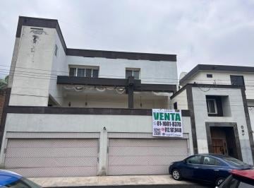 Casa · 356m² · 4 Recámaras · 5 Estacionamientos · Casa en Venta en Lomas del Valle, San Pedro Garza Garcia, N. L.