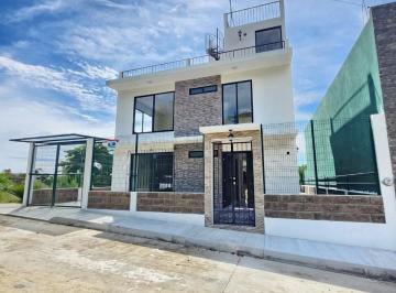 Casa de 3 habitaciones, Coatepec · Casa en Venta en Coatepec, Veracruz Zona de Carriles, Sala Doble Altura + Roof Garden