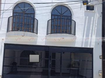 Casa · 112m² · 3 Recámaras · 2 Estacionamientos · Casa en Renta en Jardines de Anahuac