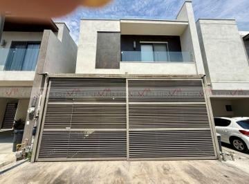 Casa · 208m² · 3 Recámaras · 2 Estacionamientos · Casa en Renta en Montenova