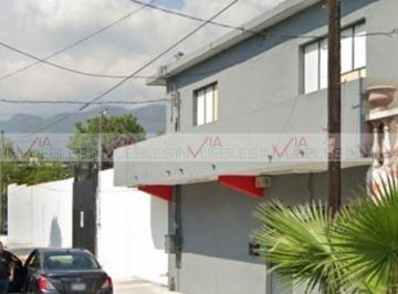 Oficina · 243m² · 6 Recámaras · 2 Estacionamientos · Oficina en Venta en Nuevo Repueblo