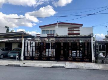 Casa · 270m² · 4 Recámaras · 1 Estacionamiento · Casa en Venta en Mitras Norte
