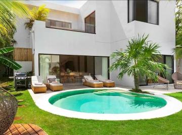 Villa · 432m² · 5 Recámaras · 2 Estacionamientos · Paraíso Exclusivo en Tulum: Elegante Propiedad de 5 Recámaras con Alberca Privada y Potencial de Inv