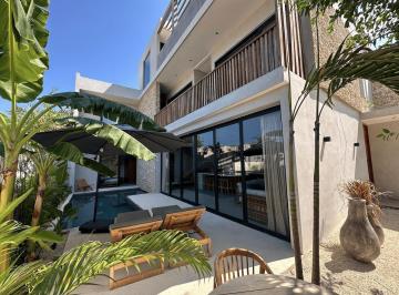 Casa · 243m² · 4 Recámaras · 2 Estacionamientos · Villa Amueblada con Jardin, Alberca y Rooftop Privado en Venta en Tulum