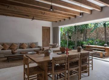 Casa · 372m² · 3 Recámaras · 2 Estacionamientos · Villa Amueblada con Rooftop, Alberca y Jardin en Venta en Tulum