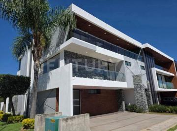 Casa · 459m² · 4 Recámaras · 3 Estacionamientos · Casa en Venta en Esquina, Parque Guanajuato Lomas de Angelopolis
