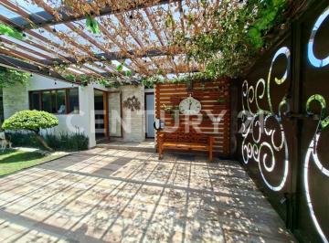 Casa · 447m² · 4 Recámaras · 2 Estacionamientos · Residencia en Venta, Jardines de Zavaleta