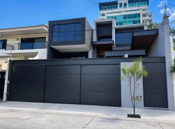 Casa · 491m² · 4 Recámaras · Casa Nueva en Venta en Villas del Campestre