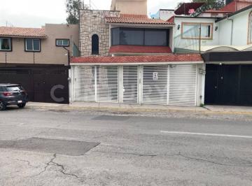 Casa · 296m² · 4 Recámaras · 2 Estacionamientos · Casa en Renta Jardines del Alba