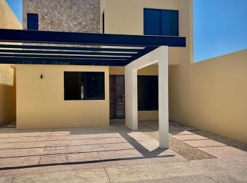 Casa · 216m² · 3 Recámaras · 2 Estacionamientos · Casa en Los Pinos de Tres Recámaras, Mérida