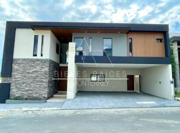 Casa · 327m² · 4 Recámaras · 3 Estacionamientos · Casa en Venta en Carretera Nacional
