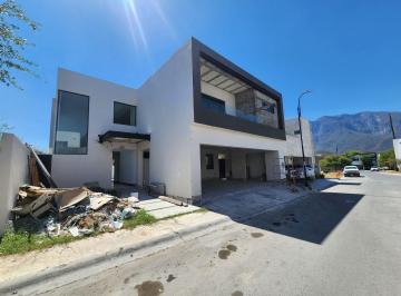 Casa · 375m² · 5 Recámaras · 3 Estacionamientos · Casa en Venta en La Joya Residencial Priv. Loreto con 5 Recámaras Una en Planta Baja.