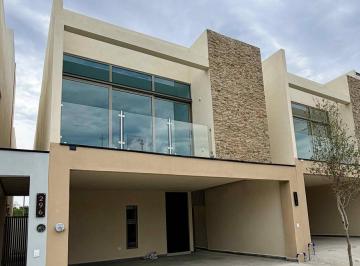 Casa · 150m² · 3 Recámaras · 2 Estacionamientos · Casa en Venta en Carretera Nacional