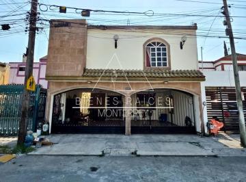 Casa · 120m² · 3 Recámaras · 2 Estacionamientos · Casa en Venta en Guadalupe Nuevo Leon
