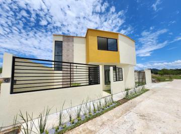 Casa de 3 habitaciones, Coatepec · Casa en Venta en El Grande, Coatepec | 3 Recámaras, 2 Cocheras y Zona Residencial