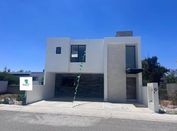 Casa · 231m² · 3 Recámaras · 3 Estacionamientos · Vive en Lomas de Juriquilla en Una Casa Moderna, Funcional y Diseñada Para Disfrutar Cada Espacio.