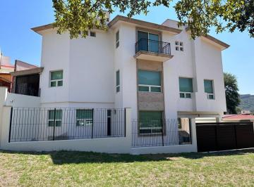 Casa · 481m² · 6 Recámaras · 4 Estacionamientos · Casa en Venta en Bosquencinos
