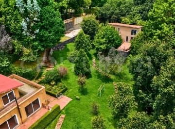Casa · 554m² · 6 Recámaras · 6 Estacionamientos · Propiedad Campestre en Venta con 4,239 m² de Terreno y Dos Casas en Huixquilucan