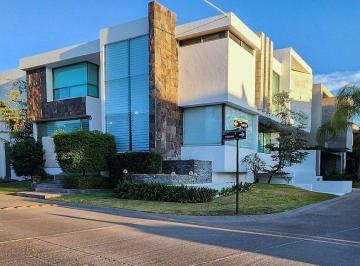 7c720a78cd1a153cd7d5b5333421aa88a1567218fe1ad745497ac63ed1219136 · Casa en Venta en Villa Verona, Zapopan.