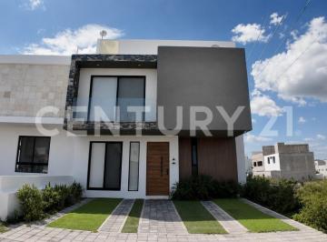 Casa · 205m² · 4 Recámaras · 2 Estacionamientos · Casa con Habitacion en Planta Baja en Preserve Juriquilla