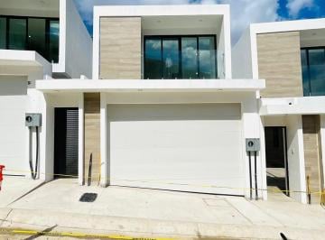Casa · 125m² · 3 Recámaras · 2 Estacionamientos · Casas en Venta en Entre Nubes Tijuana Cerca a Zona Río