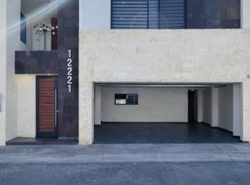 Casa · 227m² · 5 Recámaras · 2 Estacionamientos · Casa en Agua Caliente