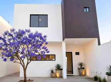 Casa · 160m² · 3 Recámaras · 2 Estacionamientos · Casa en Los Reyes