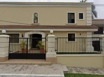 Casa de 5 habitaciones, Tampico · Hermosa Casa en Recuperación Bancaria Ubicada en Petrolera, Tampico.
