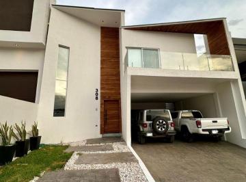 Casa de 4 habitaciones, Chihuahua · Casa en Venta C/ Recamara en Planta Baja en Bosque Real $7.4 Mill