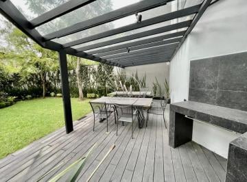 Casa · 490m² · 3 Recámaras · 3 Estacionamientos · Casa en Venta en Bosque de La Herradura