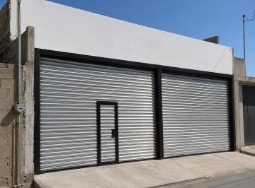 Casa uso de suelo de 1 habitación, Saltillo · Casa con Espacio Para Negocio o Bodega en Venta en La Zona Centro