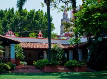 Inmueble productivo urbano , Cuernavaca · Hotel Boutique Histórico en Venta en El Centro de Cuernavaca