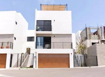 Casa · 105m² · 2 Estacionamientos · Casa en Venta con Vista Al Mar