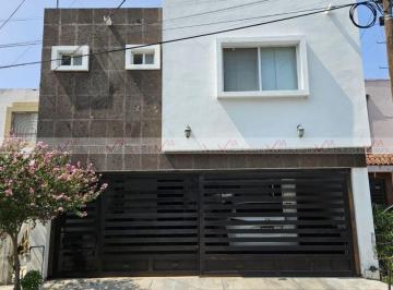 Casa · 180m² · 3 Recámaras · 2 Estacionamientos · Casa en Venta en Arboledas Nueva Lindavista