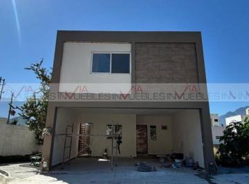 Casa · 220m² · 3 Recámaras · 2 Estacionamientos · Casa en Renta en Residencial de La Sierra