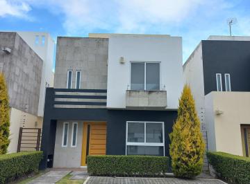 Casa · 200m² · 3 Recámaras · 3 Estacionamientos · Casa en Renta Foresta Metepec